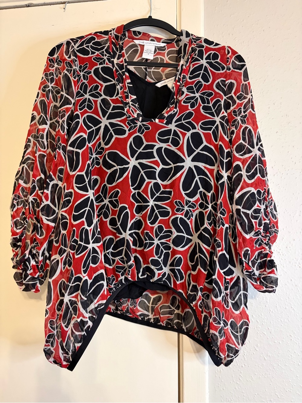 Diane von Furstenberg 100% silk blouse